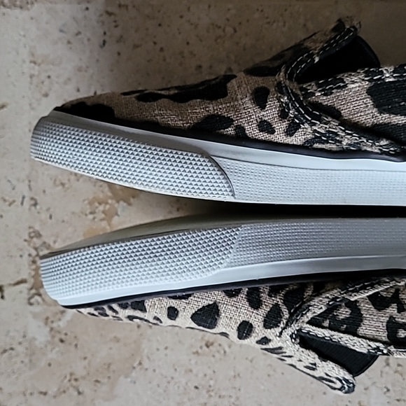 SPERRY Top-siders animal print slip ons. Size 6. - Picture 7 of 11
